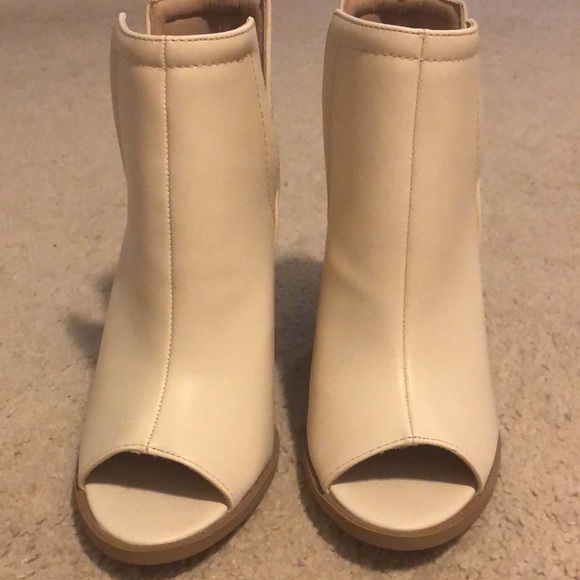 Qupid booties - ivory peep toe - Picture 4 of 5
